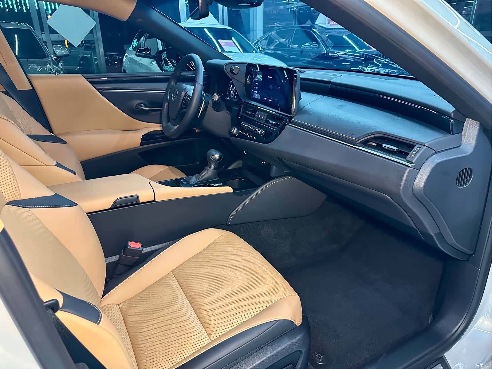 Lexus ES, 2024 12
