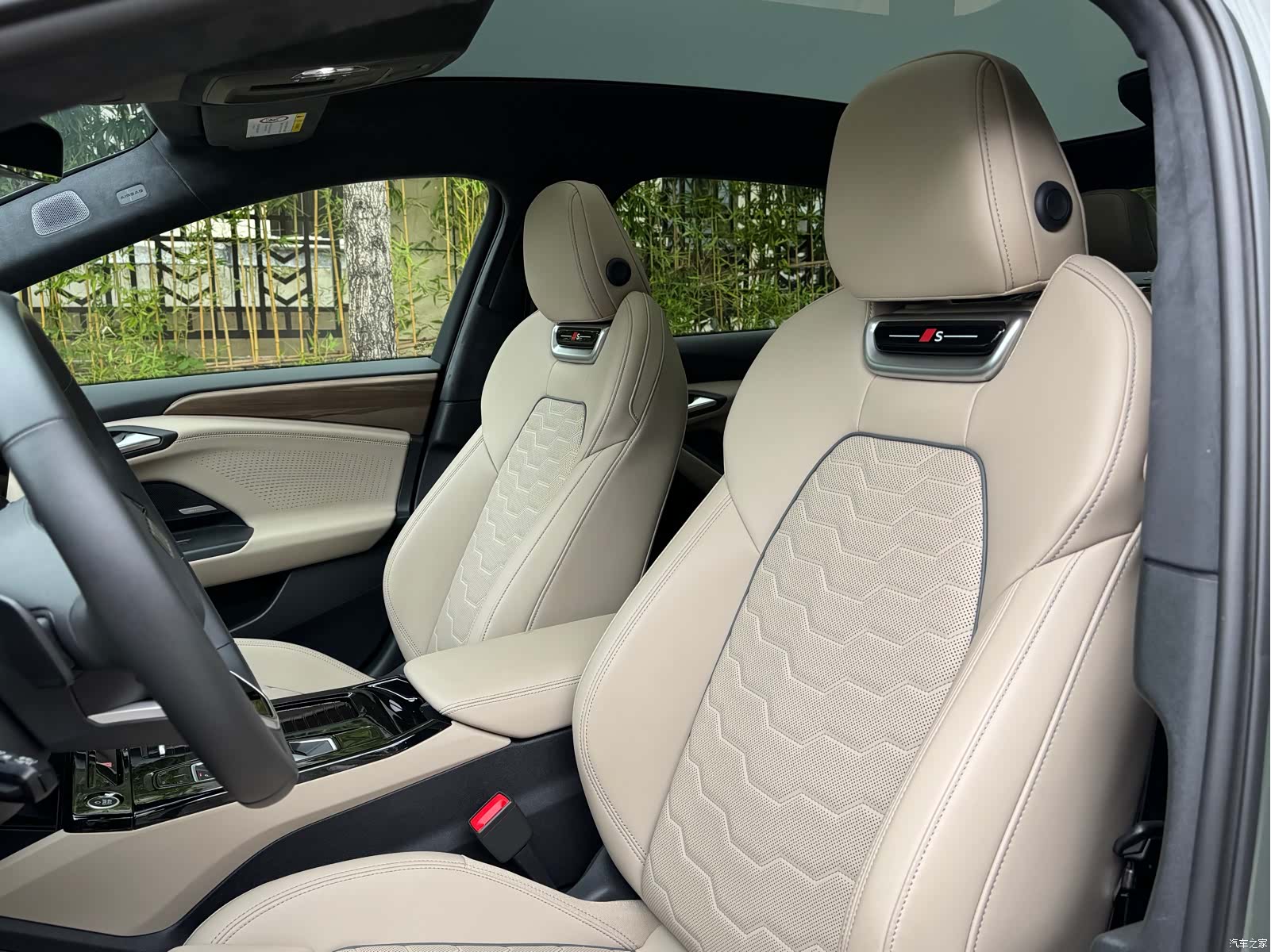 Audi e-tron, 2026 все фото