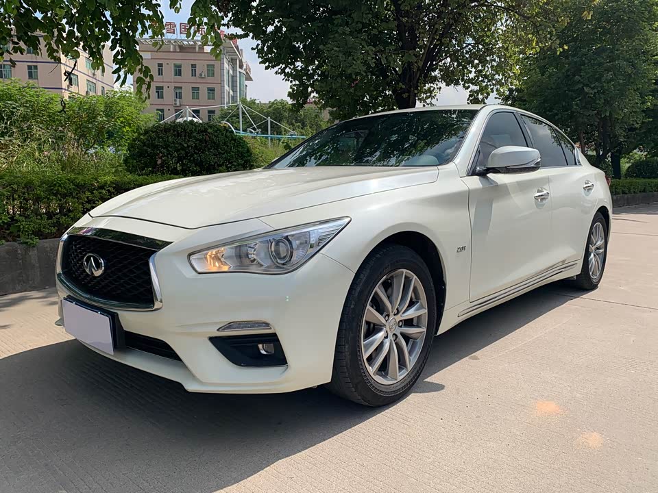 Infiniti Q50L