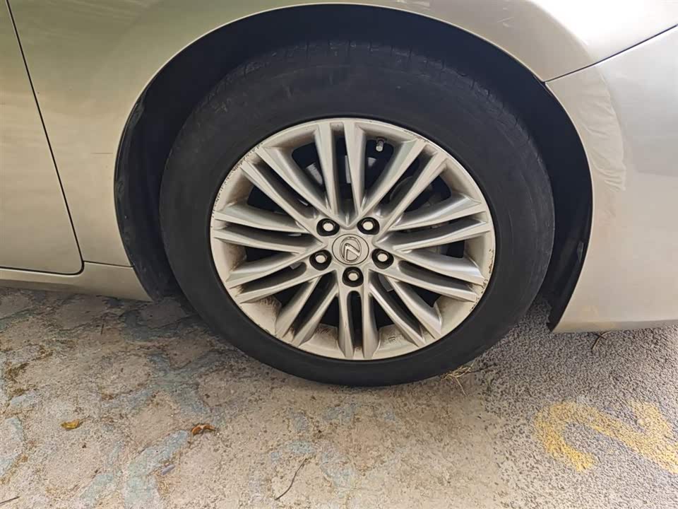 Lexus ES