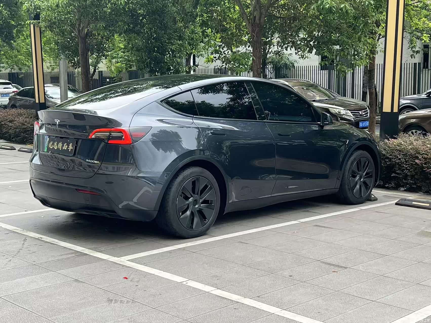 Tesla Model Y, 2024 4