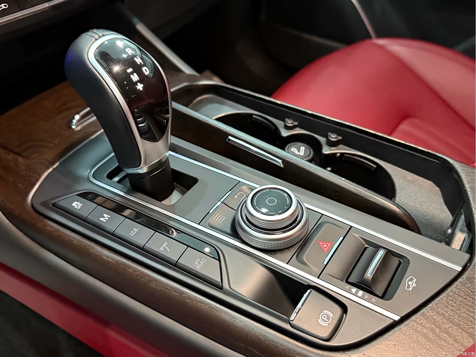 Maserati Levante, 2017 15