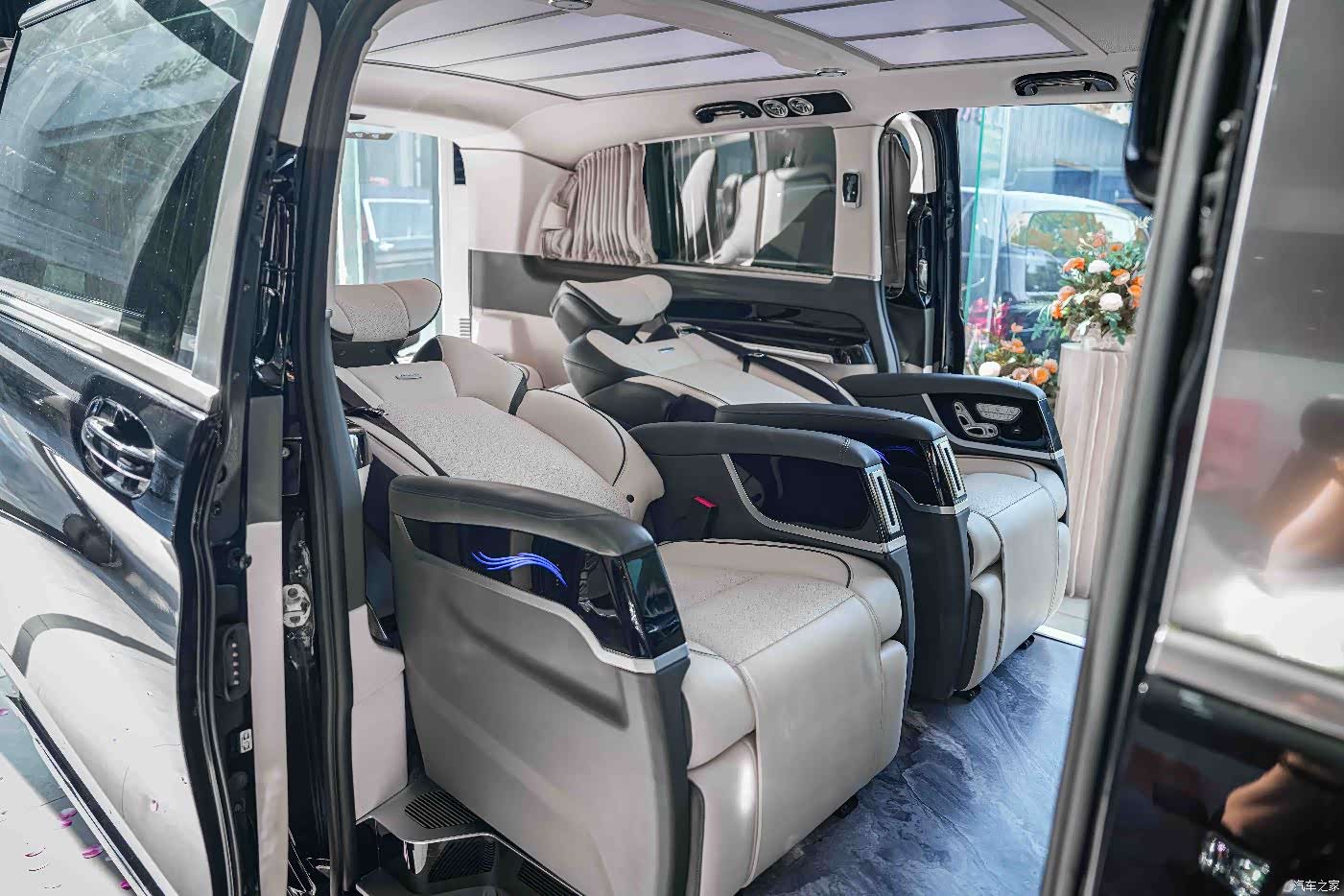 Mercedes-Benz 7, 2024 15