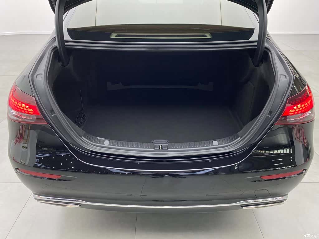 Mercedes-Benz E-Class, 2023 30