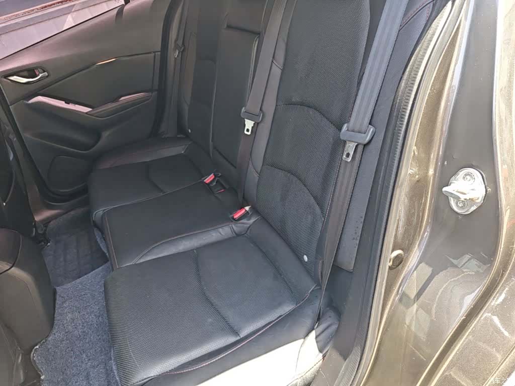 Mazda Mazda3, 2015 17