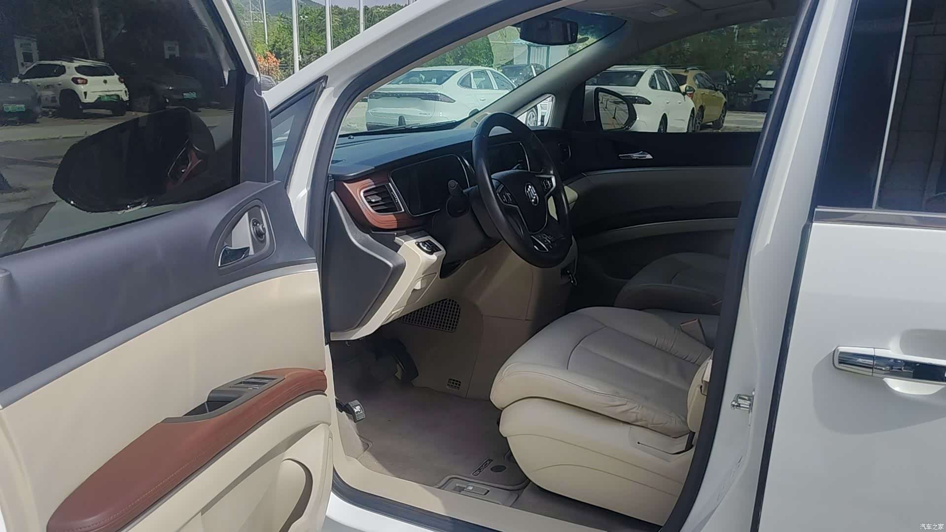 Buick GL8, 2018 все фото