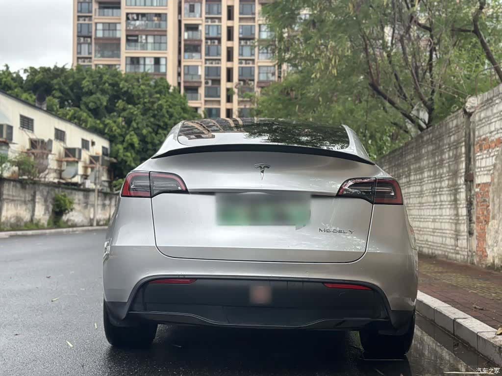 Tesla Model Y, 2024 16