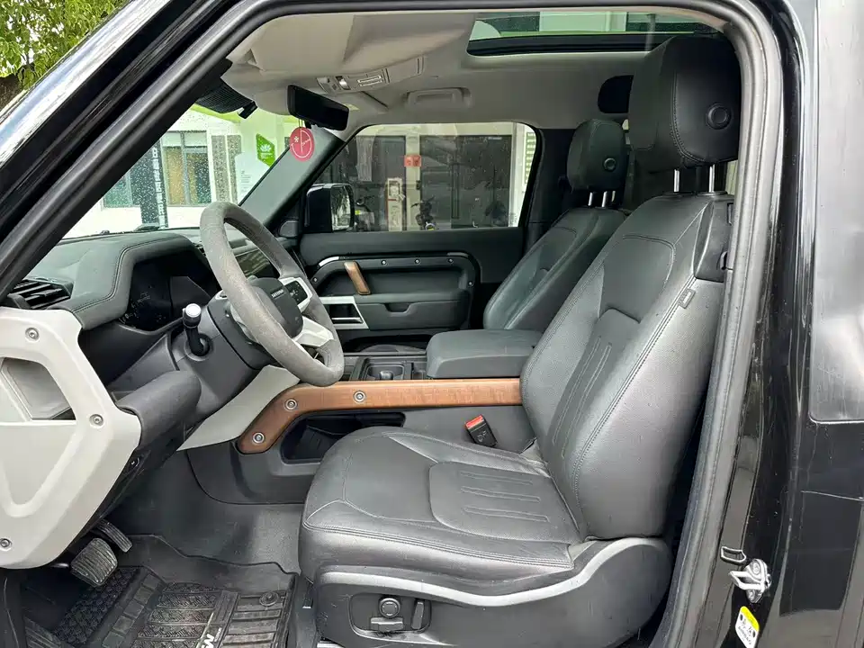 Land Rover guard