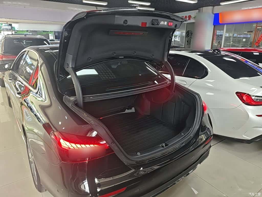 Mercedes-Benz E-Class, 2024 19