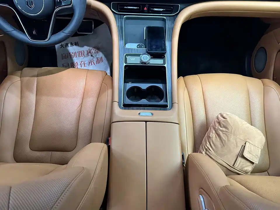 AITO Ask the world M9