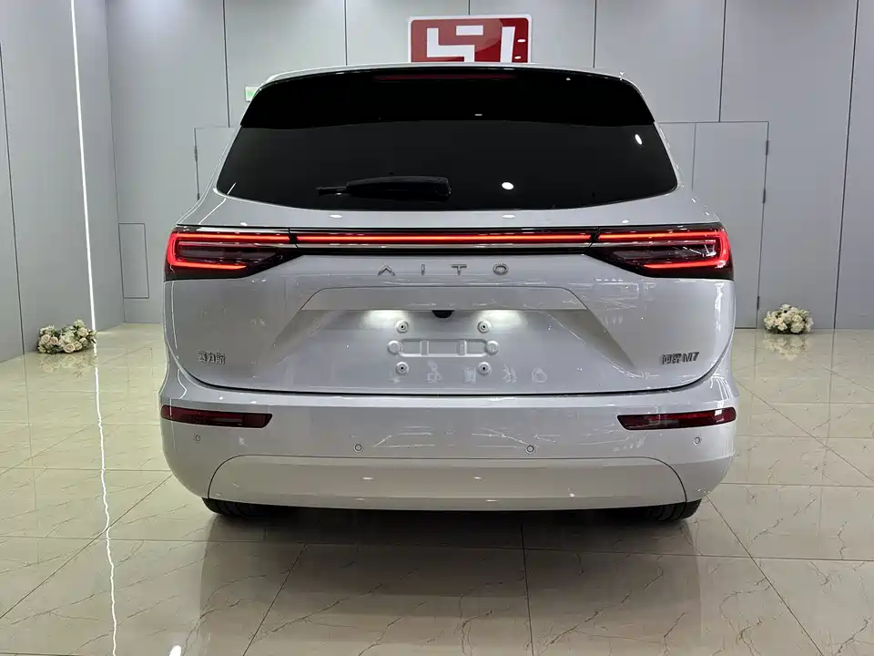 AITO Ask the world M7