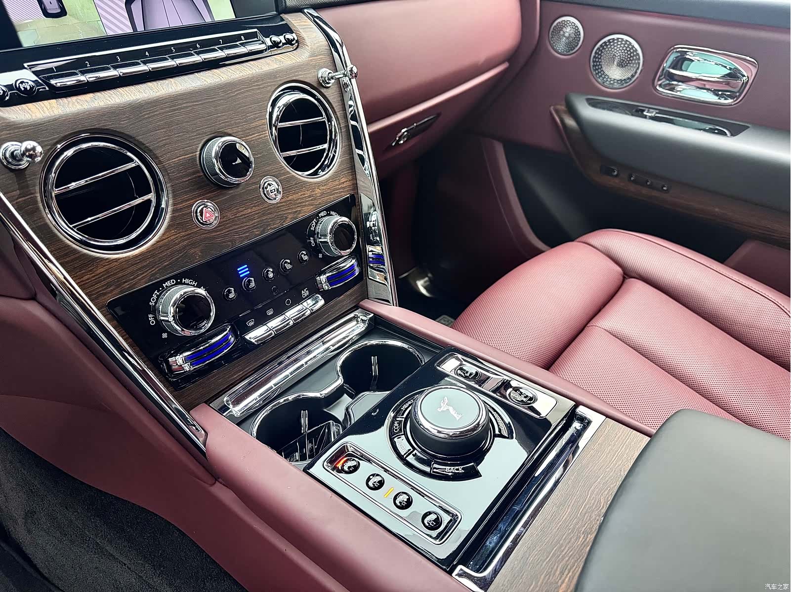 Rolls-Royce Cullinan, 2022 18