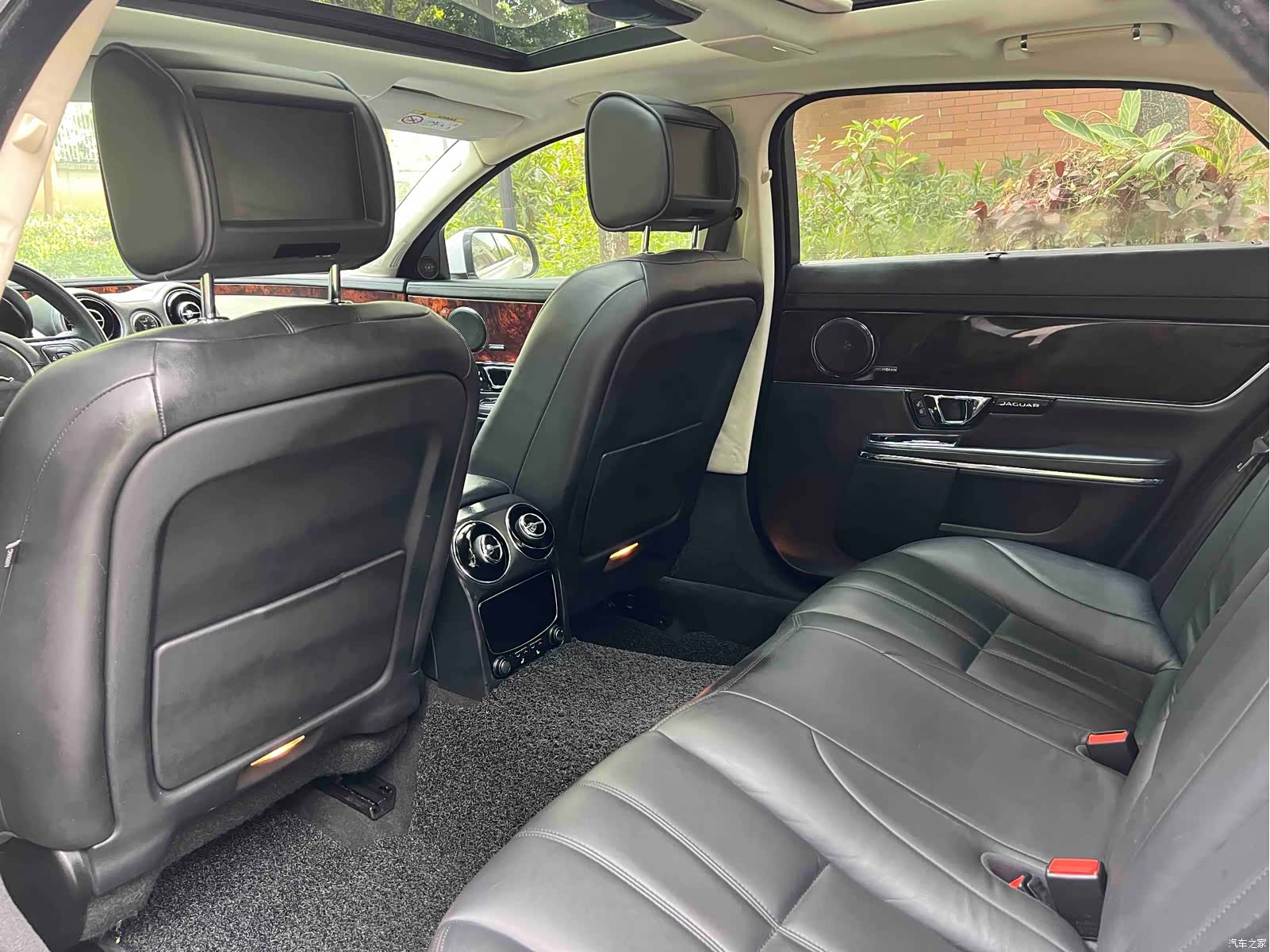 Jaguar XJ, 2015 7
