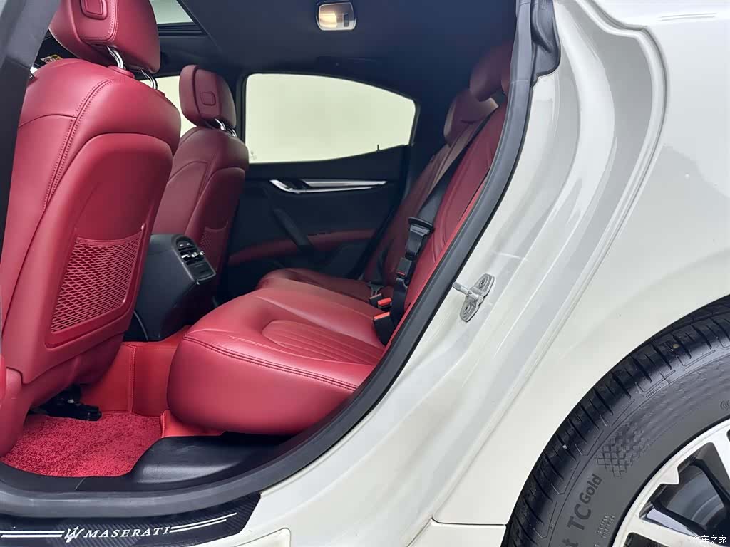 Maserati Ghibli, 2018 7
