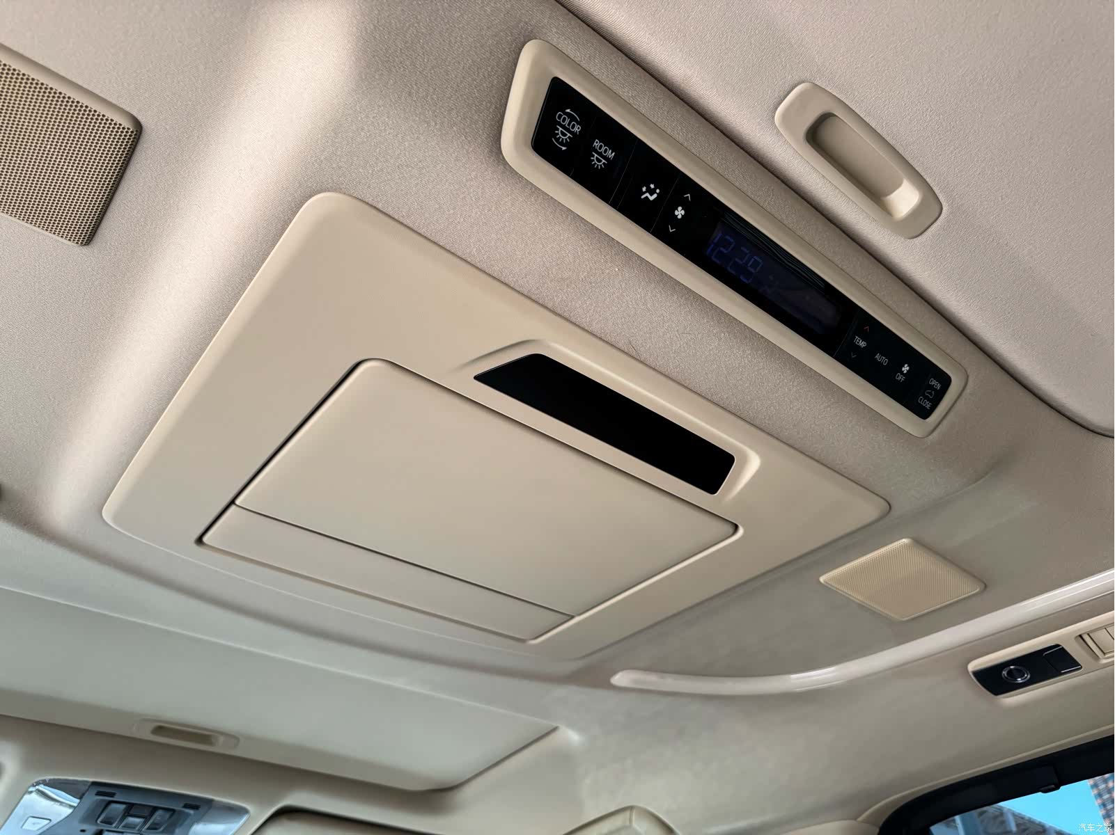 Toyota Alphard, 2015 13