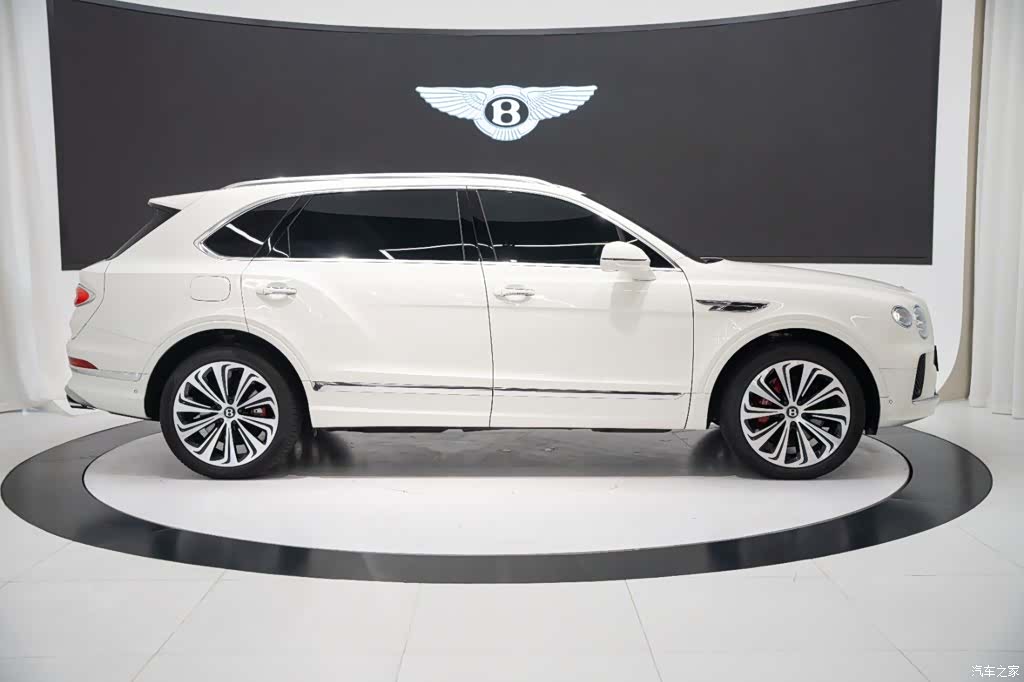 Bentley Bentayga, 2023 8
