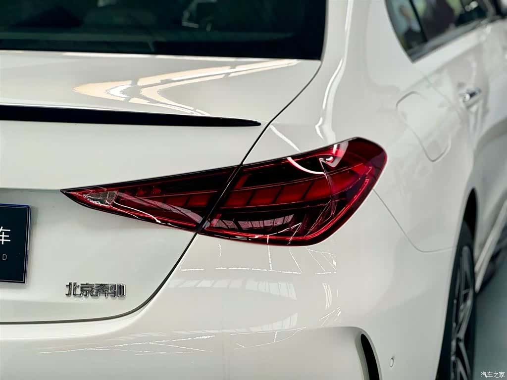 Mercedes-Benz C-Class, 2024 4