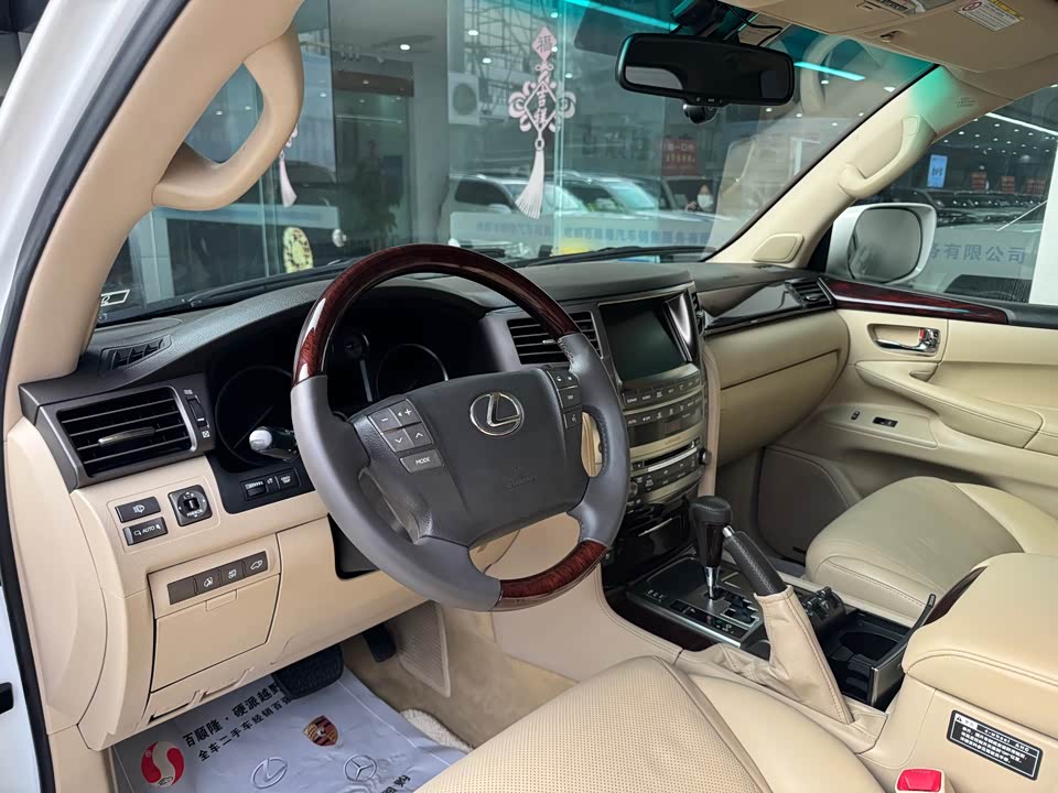 Lexus LX