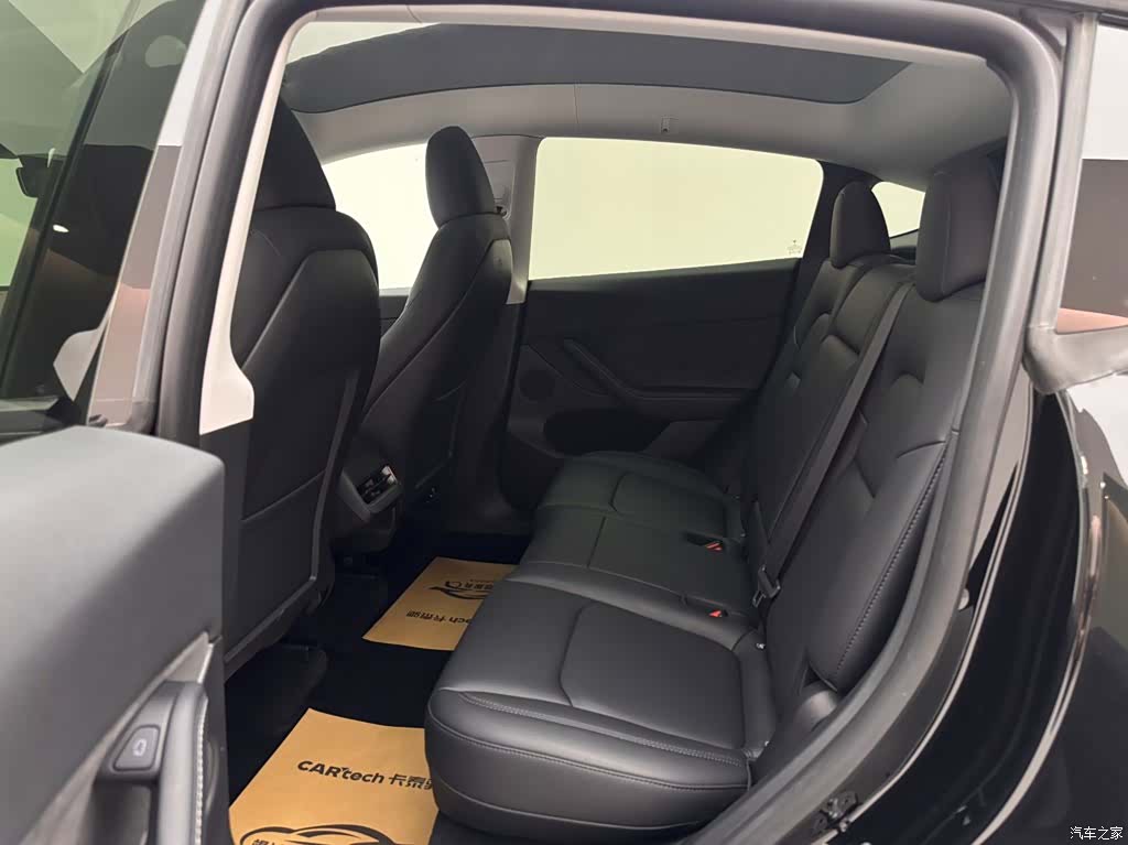 Tesla Model Y, 2023 9