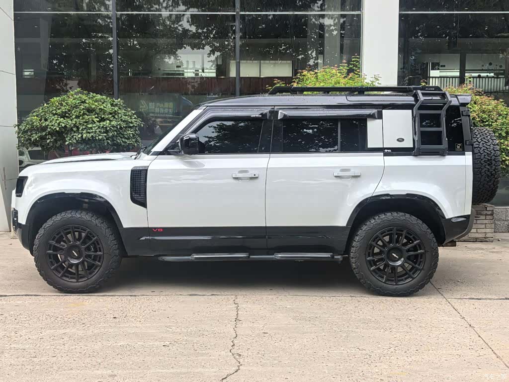 Land Rover Defender, 2023 2