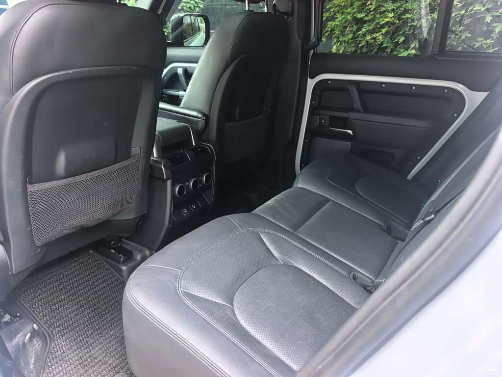 Land Rover Defender, 2023 все фото