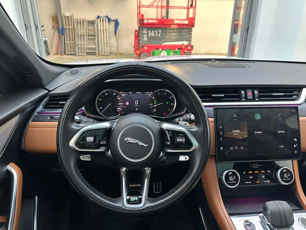 Jaguar F-PACE, 2023 13