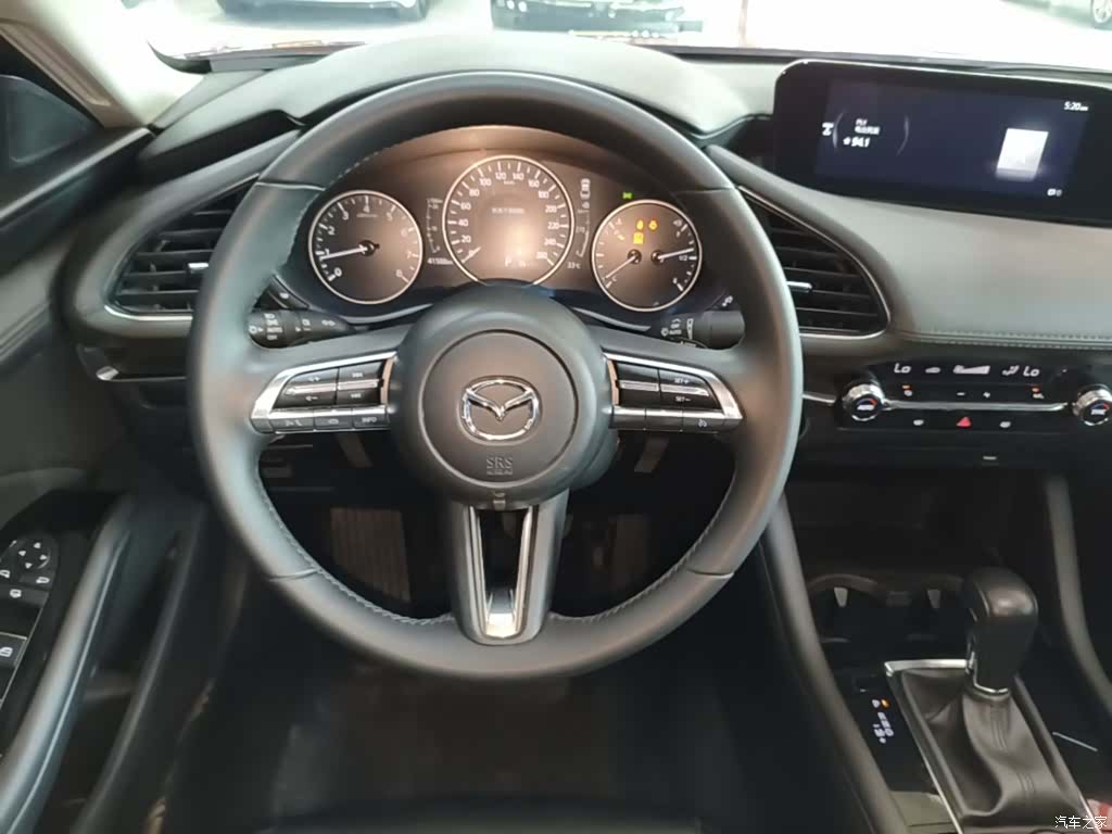 Mazda Mazda3, 2023 11