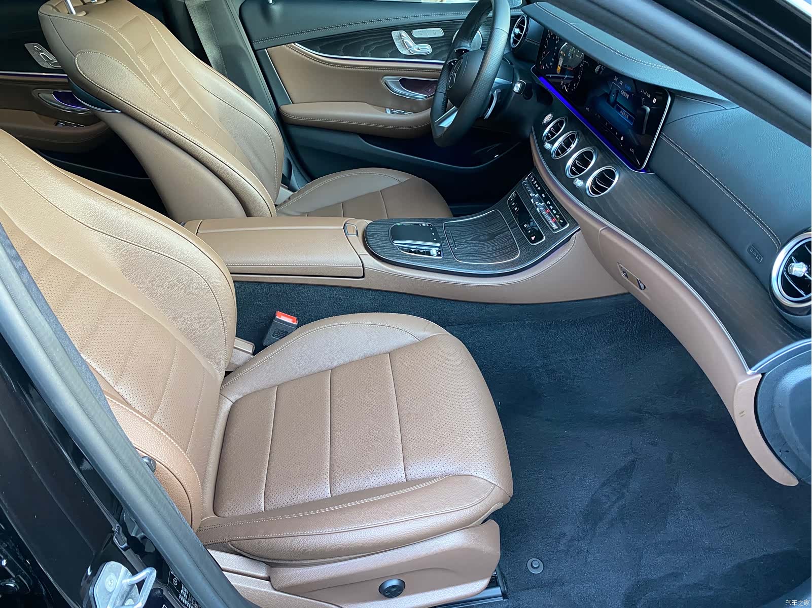 Mercedes-Benz E-Class, 2023 23