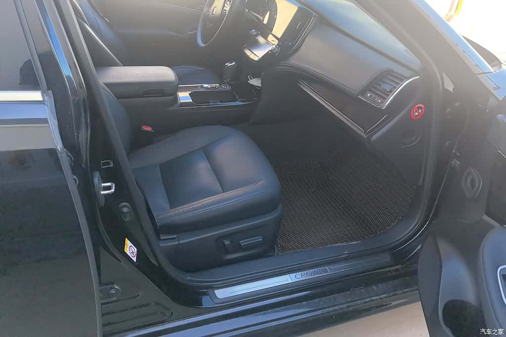 Toyota Crown, 2016 8
