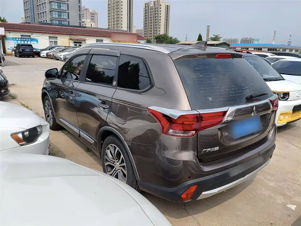 Mitsubishi Outlander
