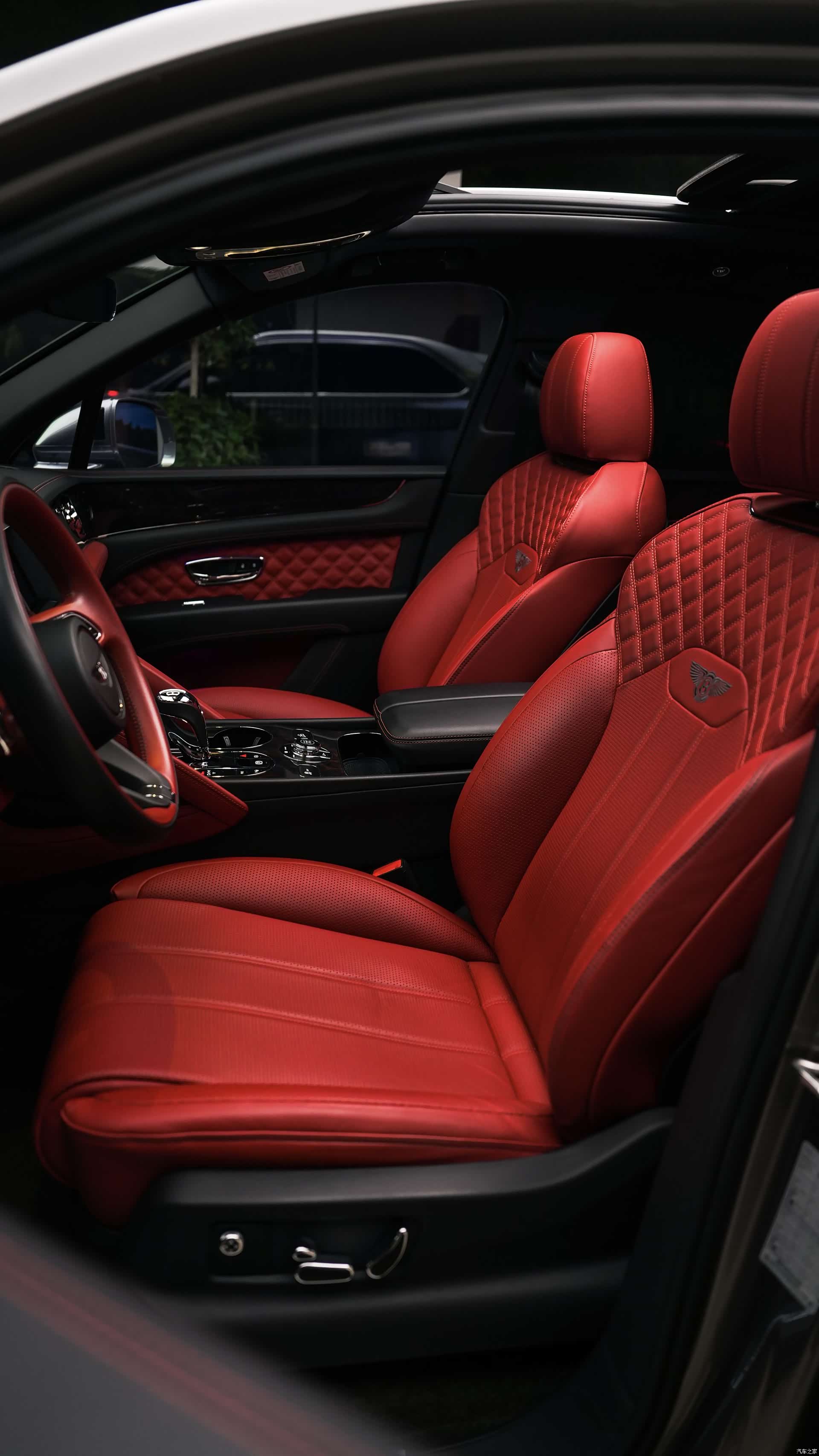 Bentley Bentayga, 2021 8