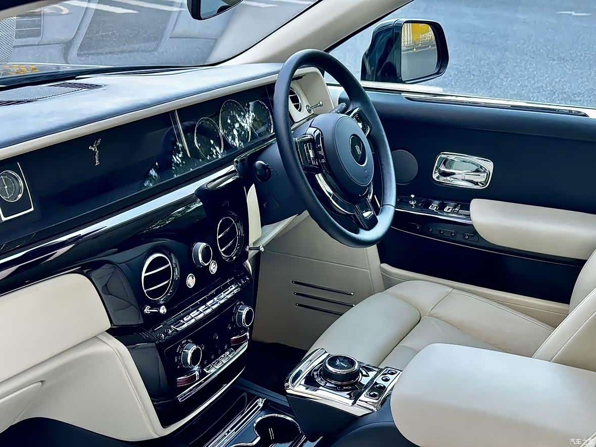 Rolls-Royce Phantom, 2019 все фото