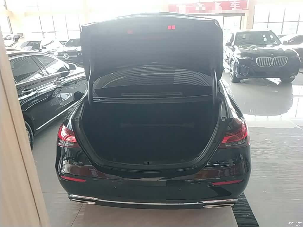Mercedes-Benz E-Class, 2023 19
