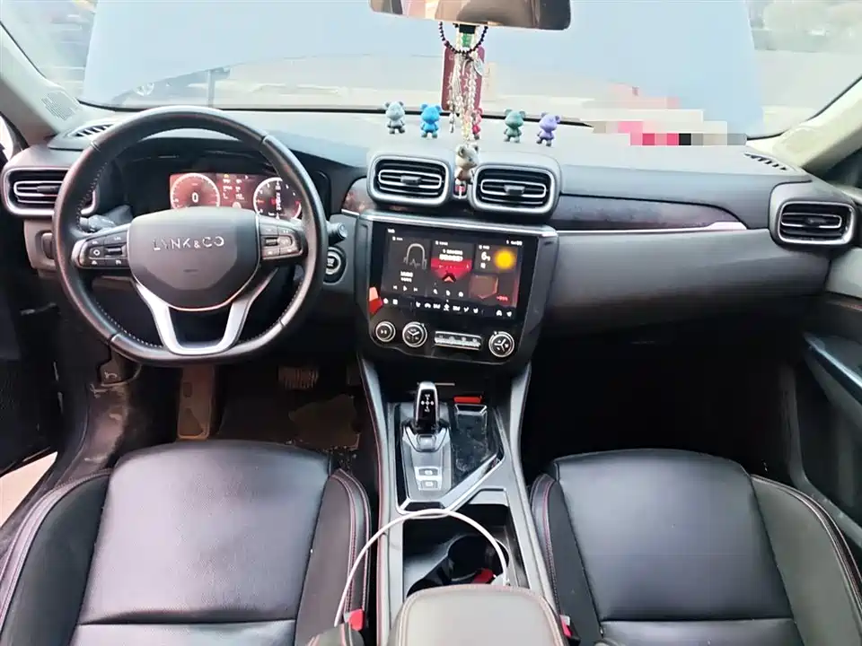 Lynk & Co 02