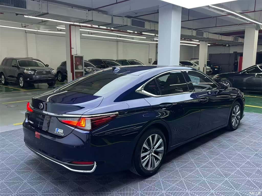 Lexus ES, 2019 4