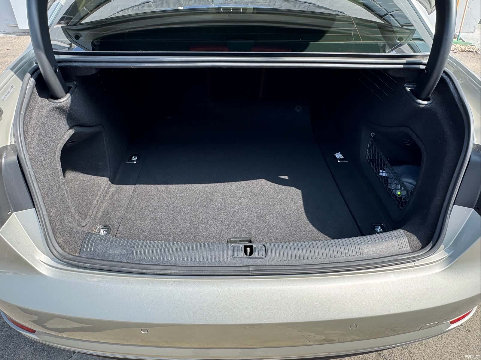 Audi A4L, 2018 13