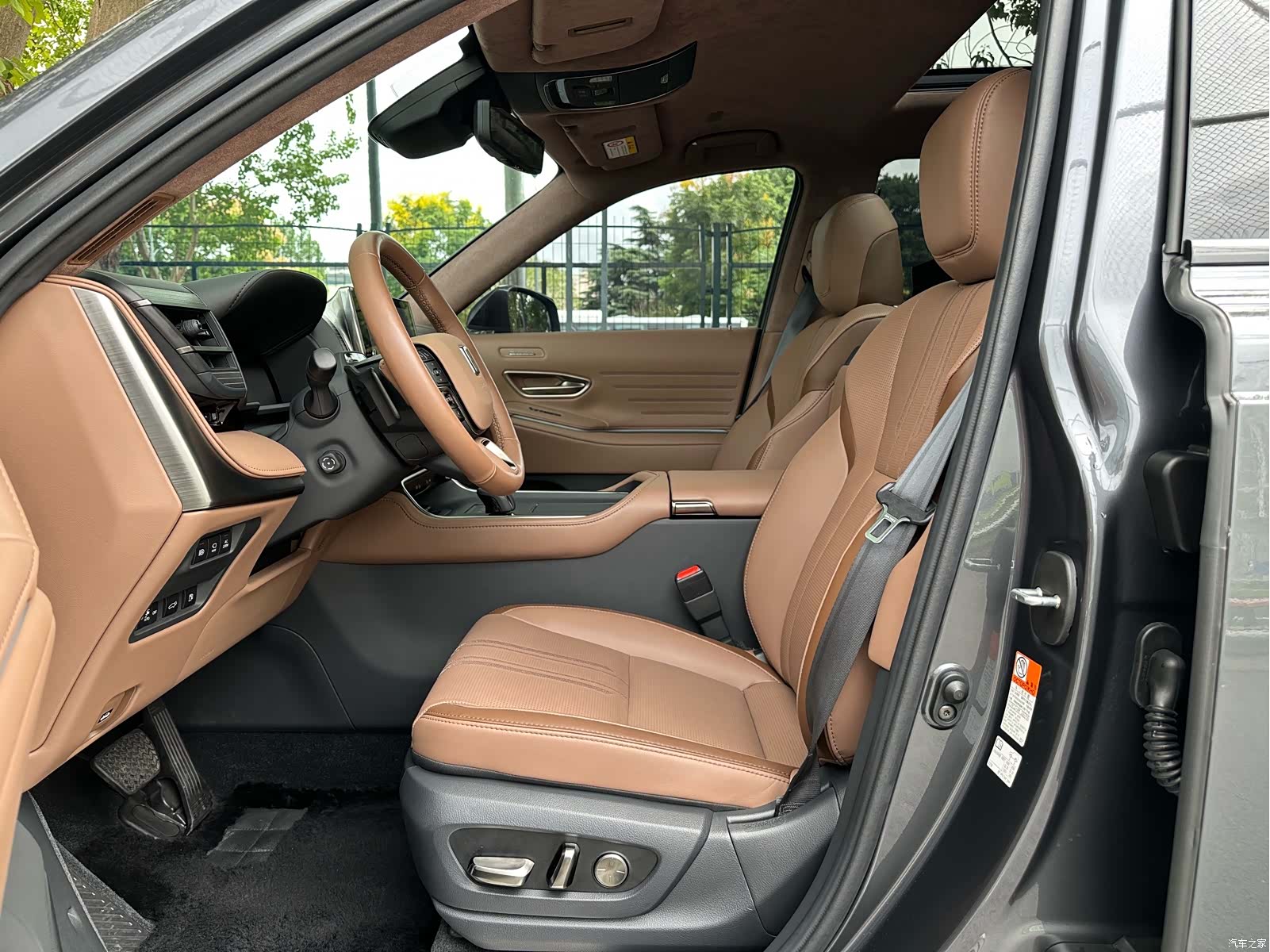 Toyota Century, 2024 9