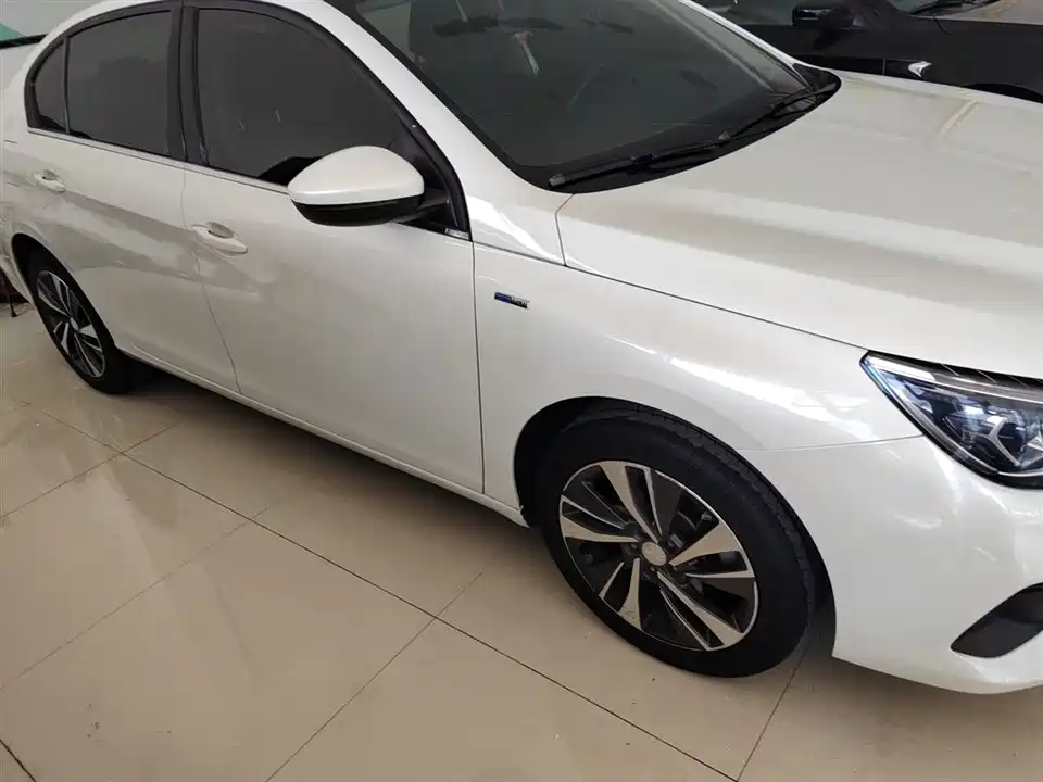 Peugeot 408