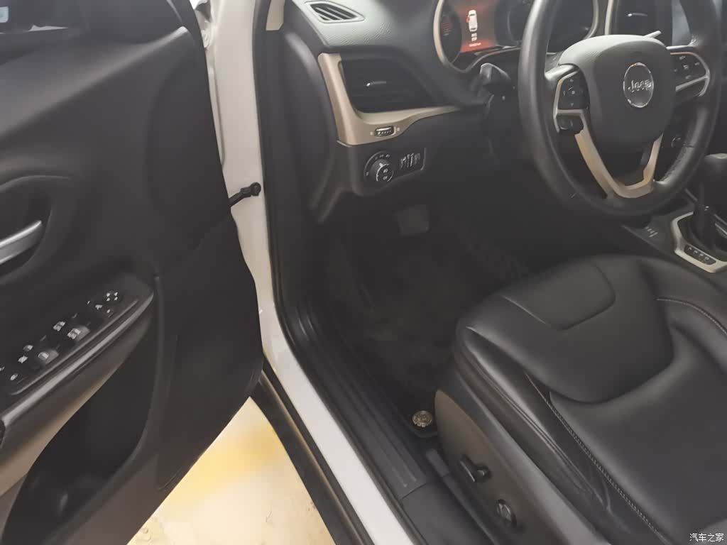 Jeep Cherokee, 2017 16