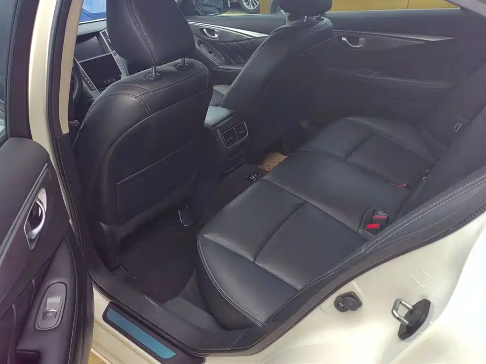 Infiniti Q50L