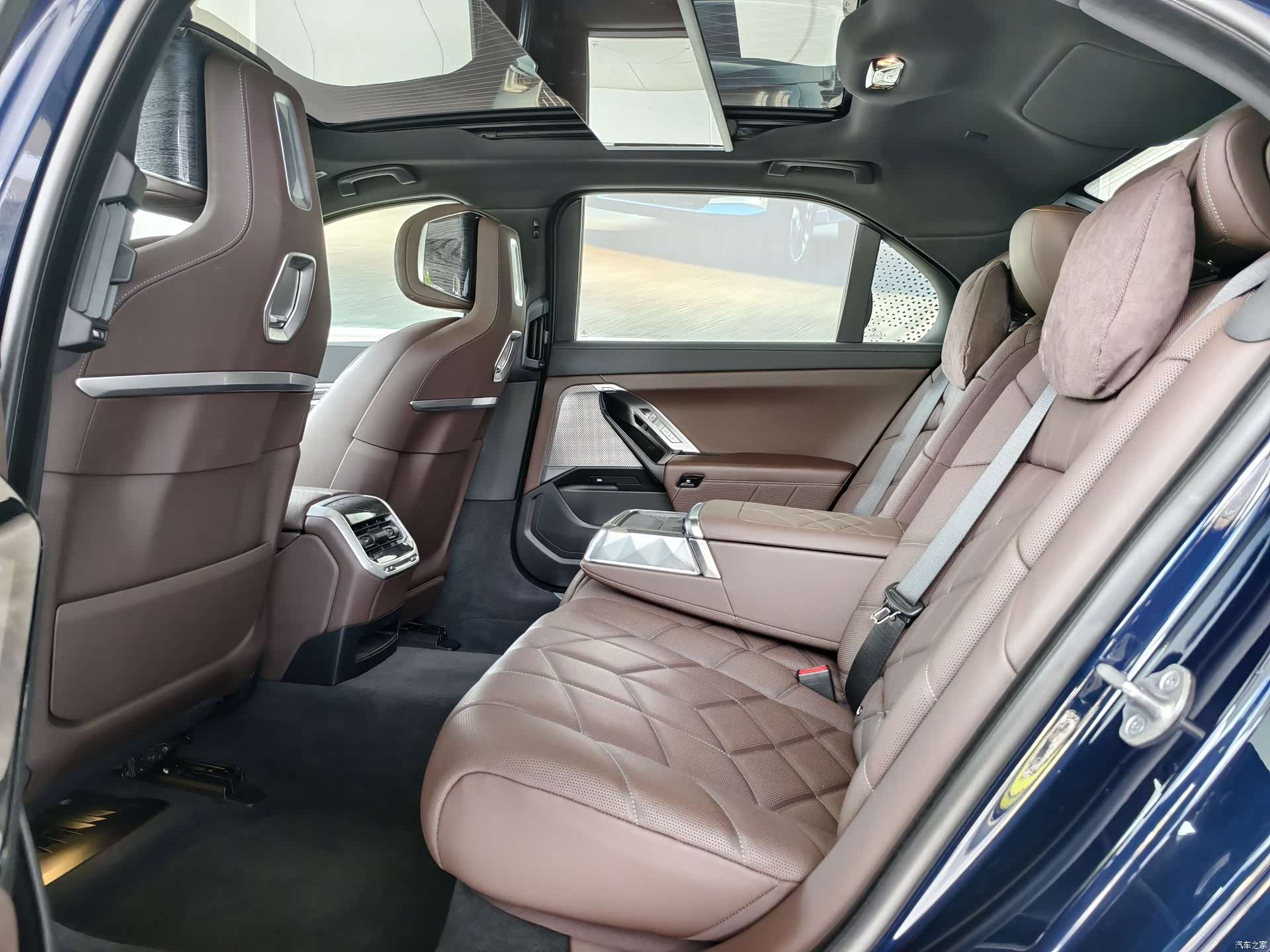 BMW 7 Series, 2024 11