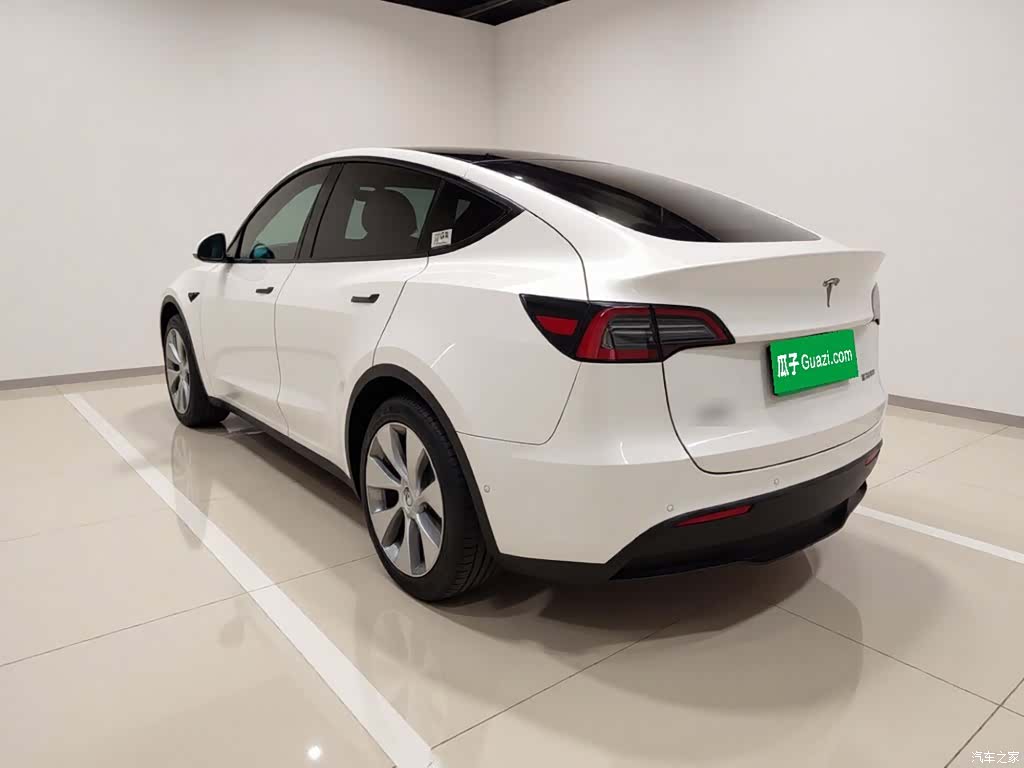 Tesla Model Y, 2021 4