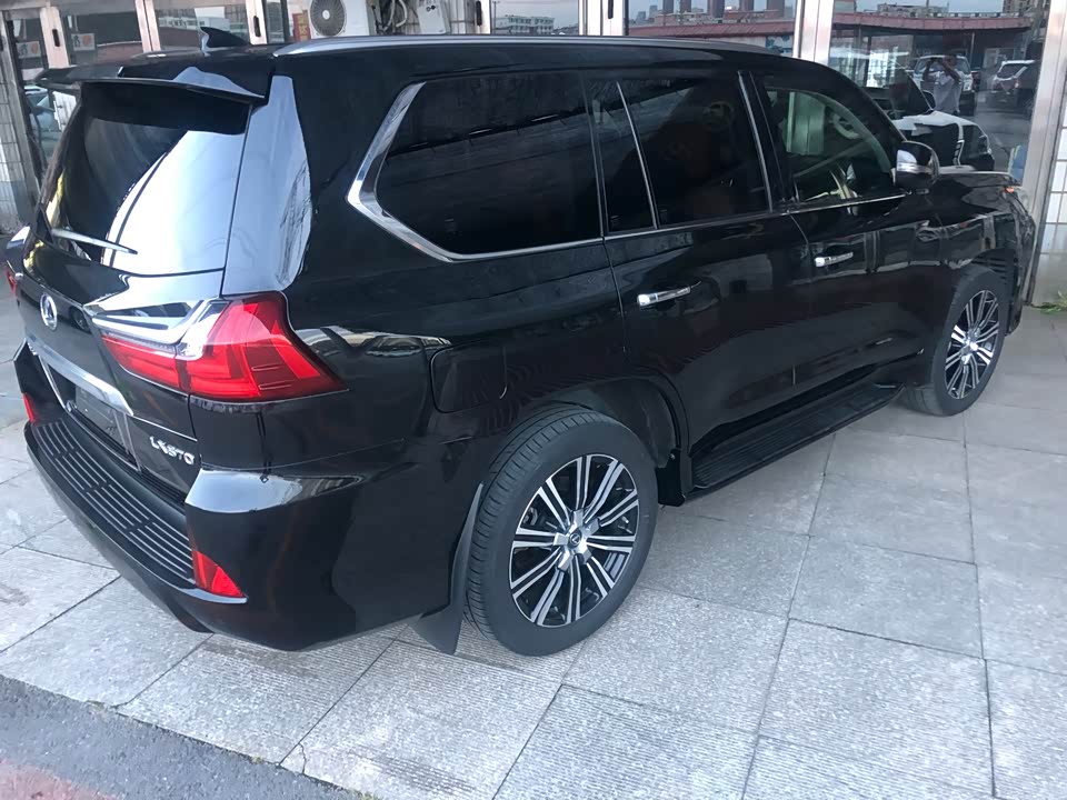 Lexus LX