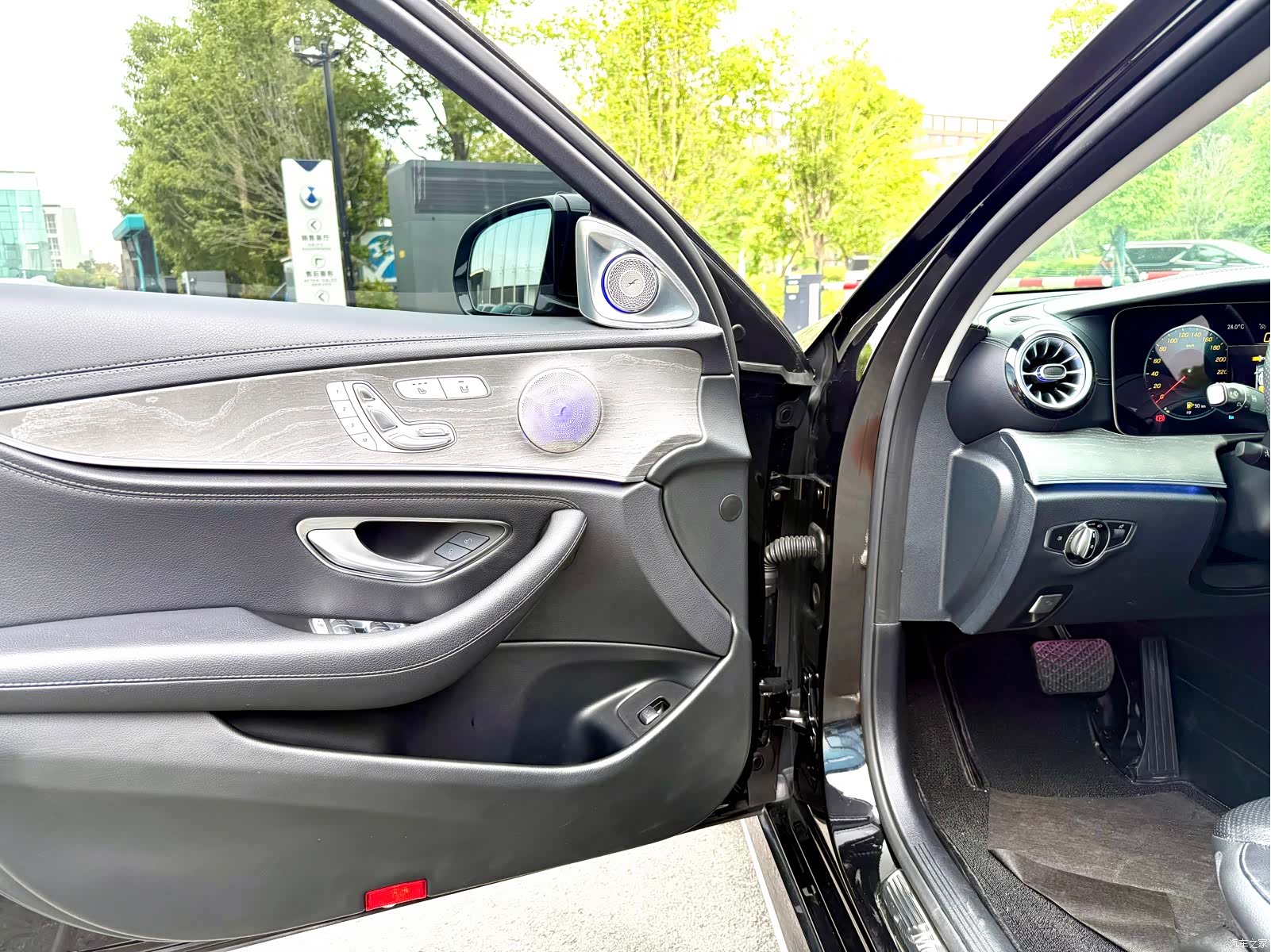Mercedes-Benz E-Class, 2022 16