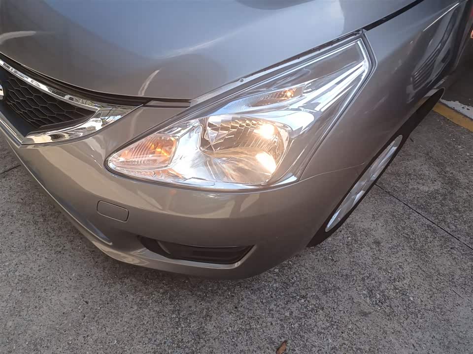 Nissan TIIDA Nissan TIIDA