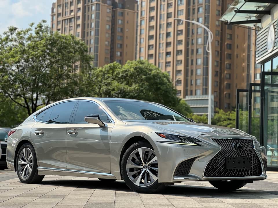 Lexus LS