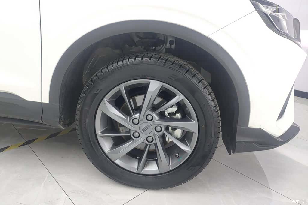 Geely Coolray, 2025 6