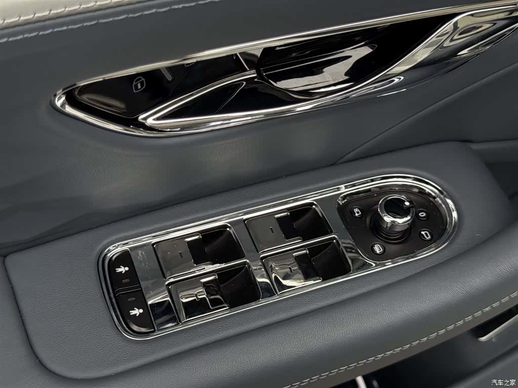 Bentley Flying Spur, 2025 14