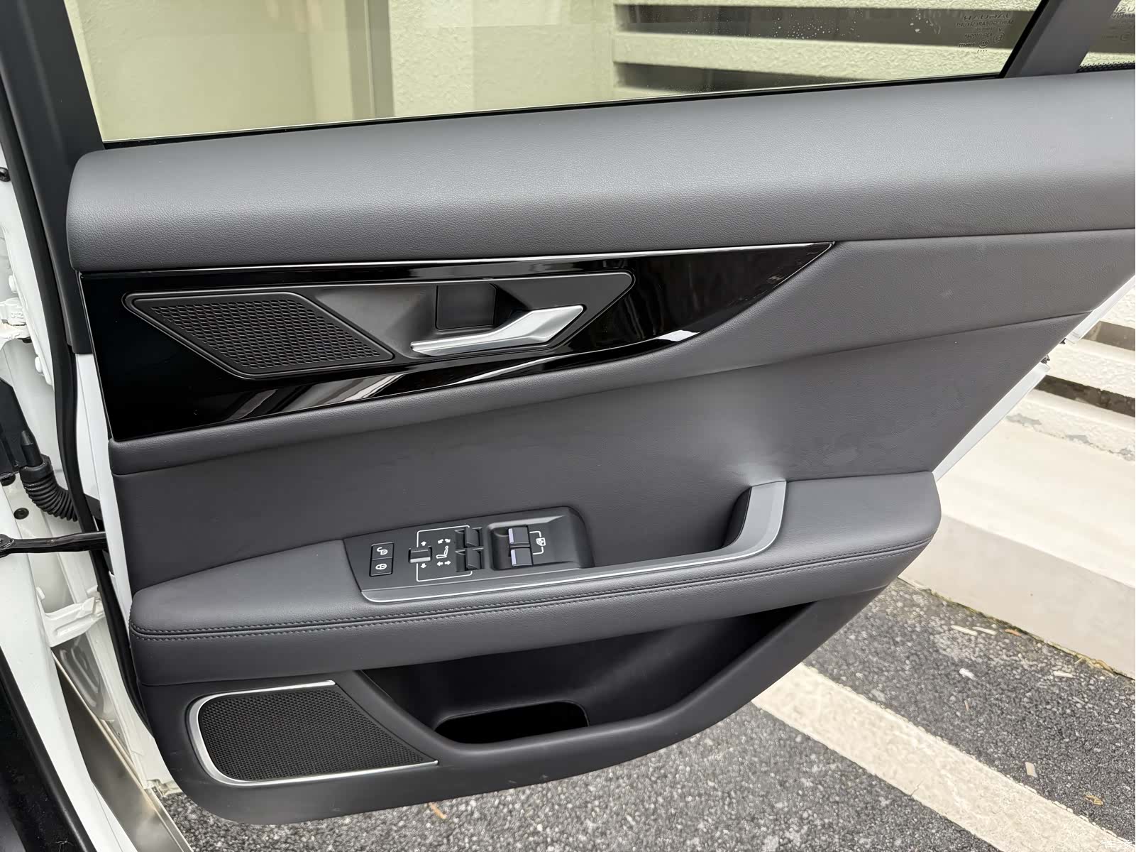 Land Rover XEL, 2021 18