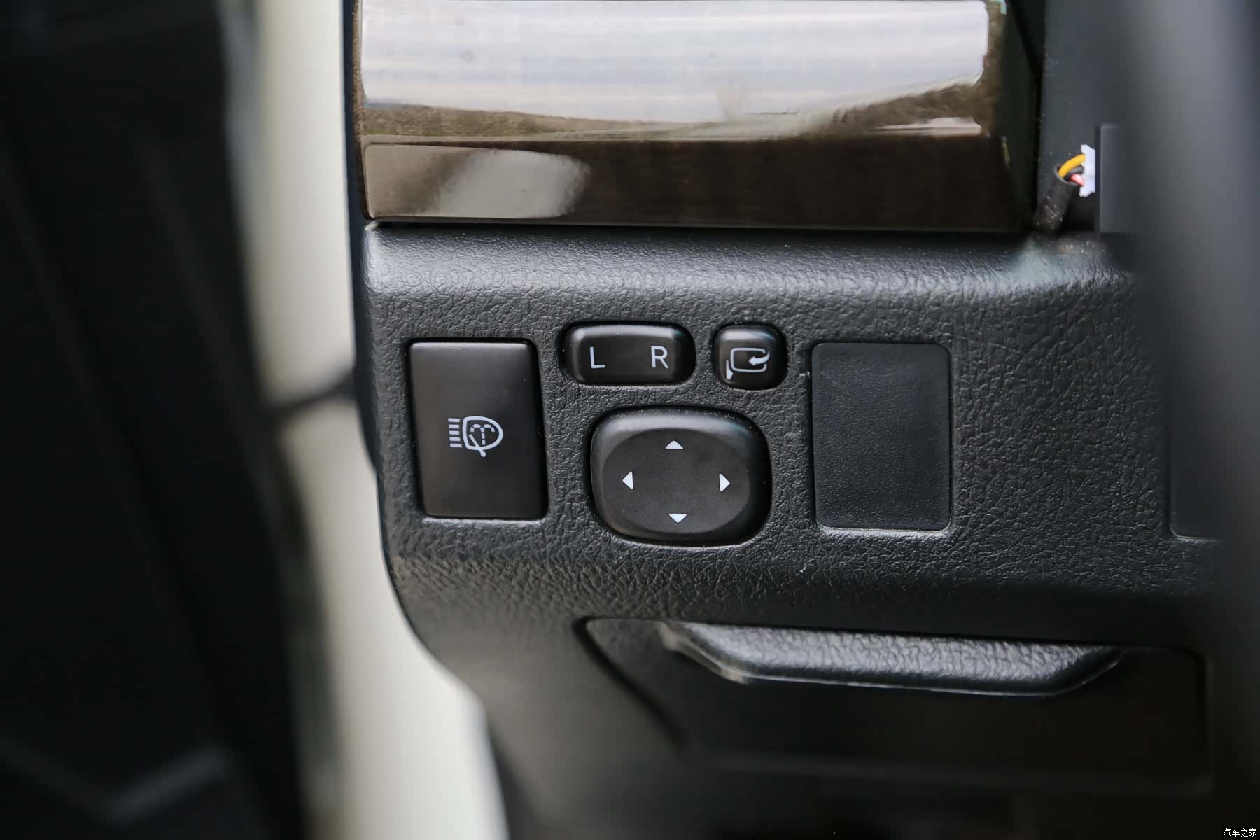 Toyota 2.5V, 2016 10